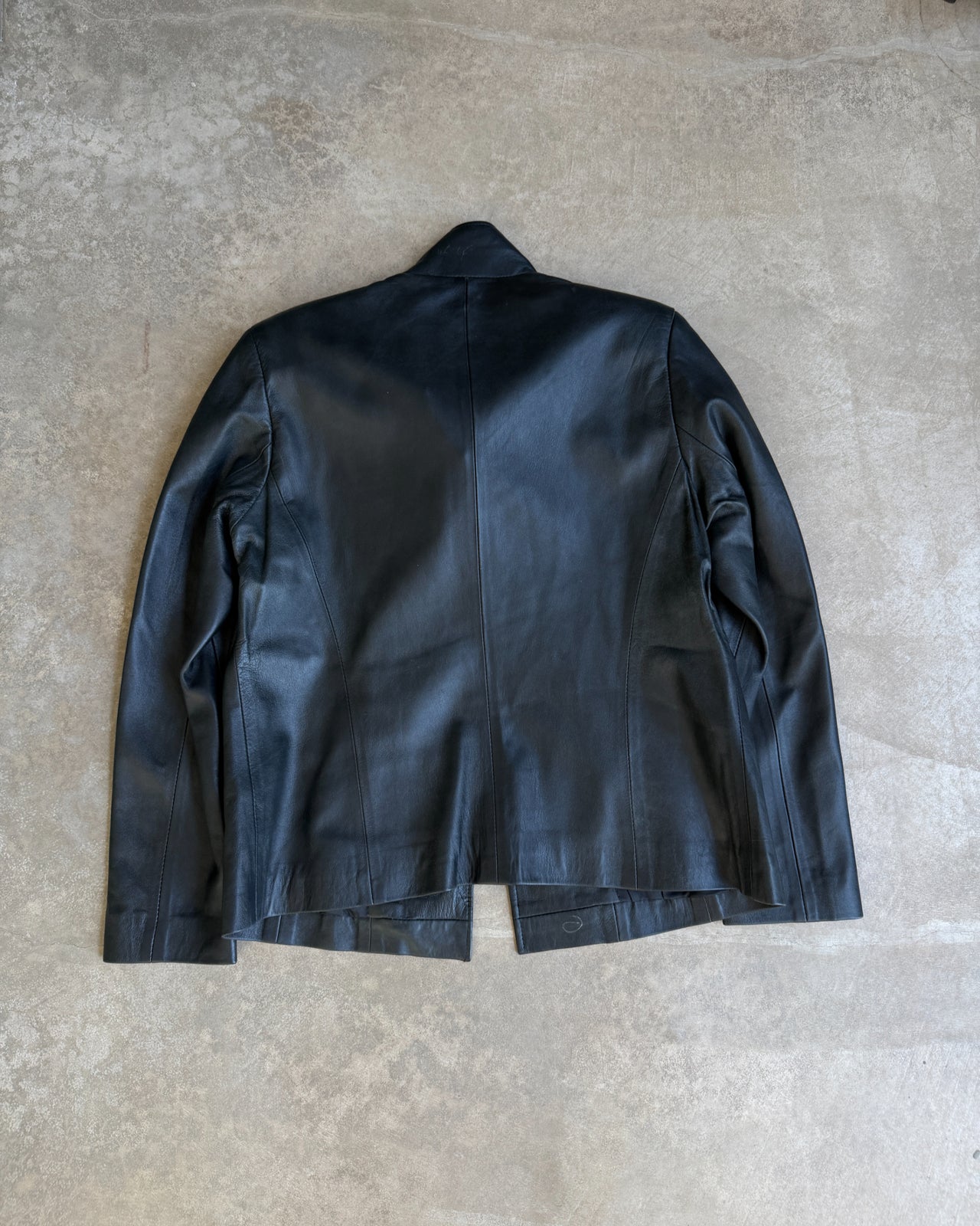 Unbranded Sample Black Leather Jacket – S/M-on a concrete background