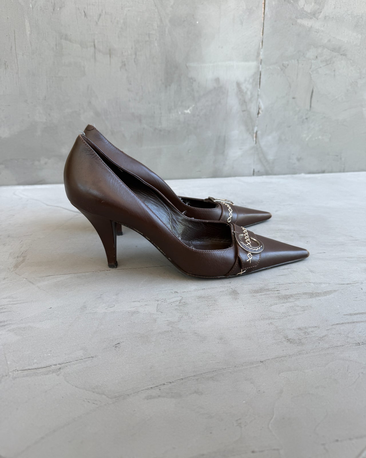 Christian Dior Brown Leather High Heel – EU 39.5-on a concrete background