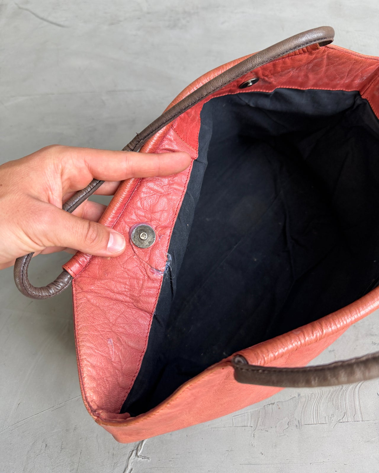 Muxart Leather Handbag-on a concrete background