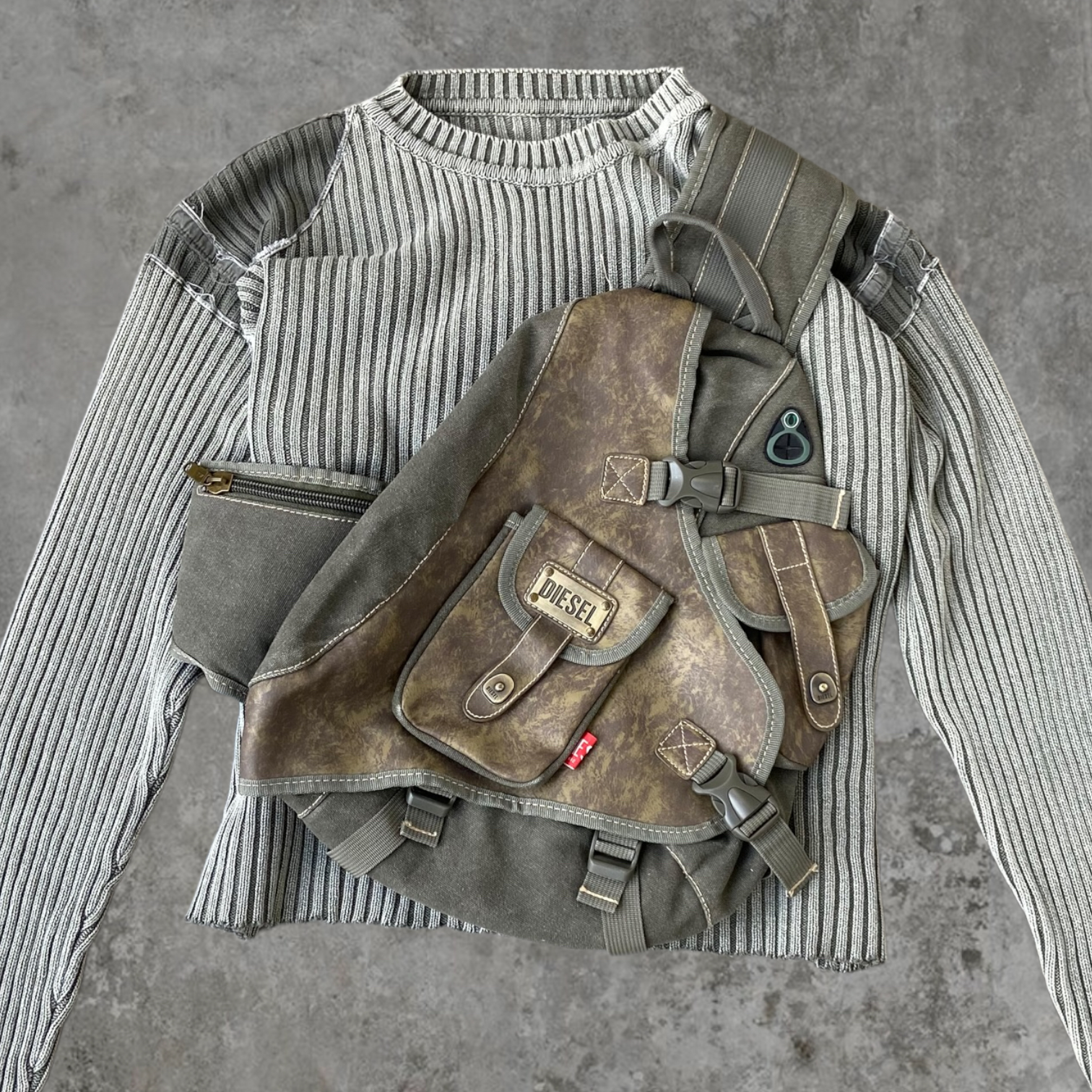DIESEL 2000'S UTILITY SLING BAG