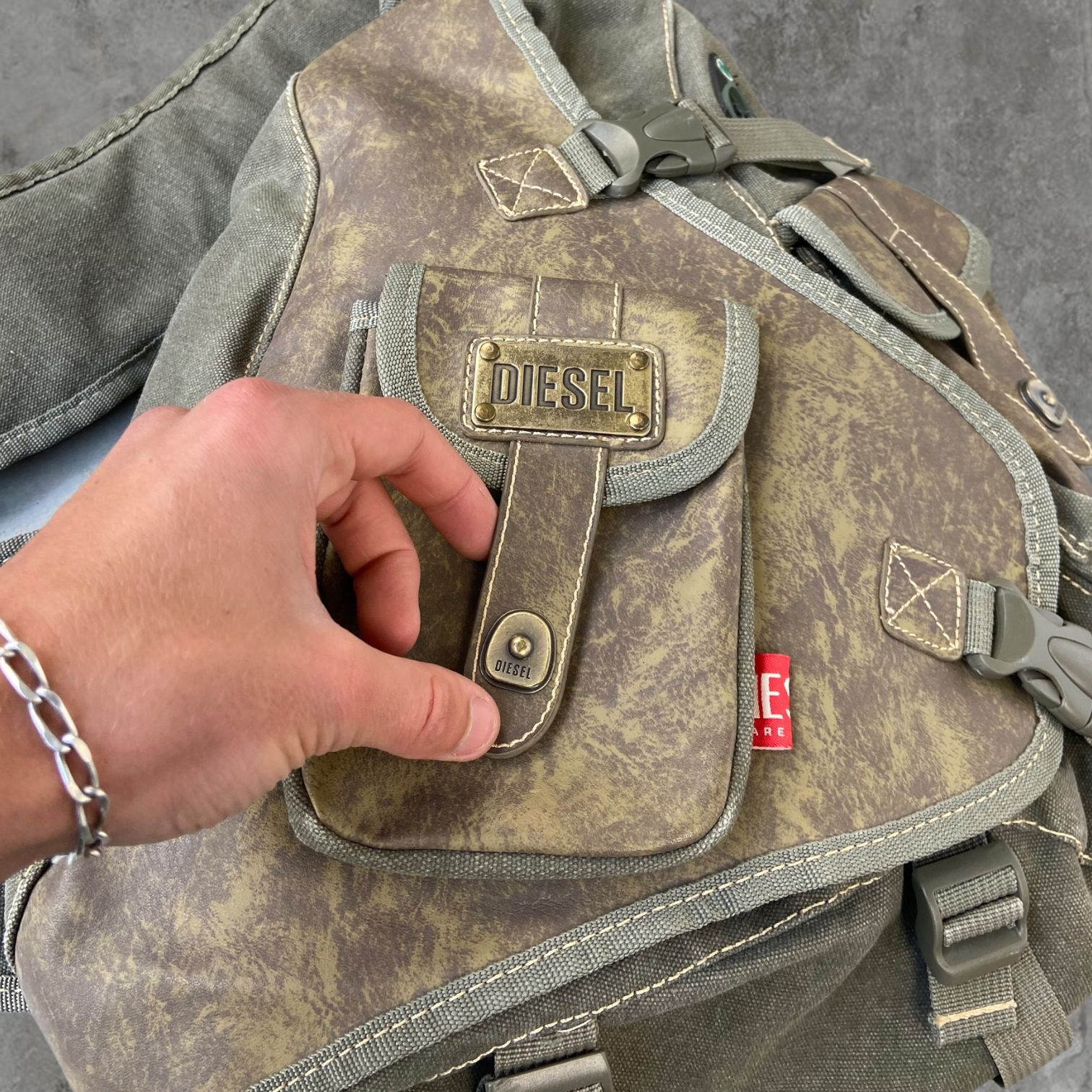 DIESEL 2000'S UTILITY SLING BAG