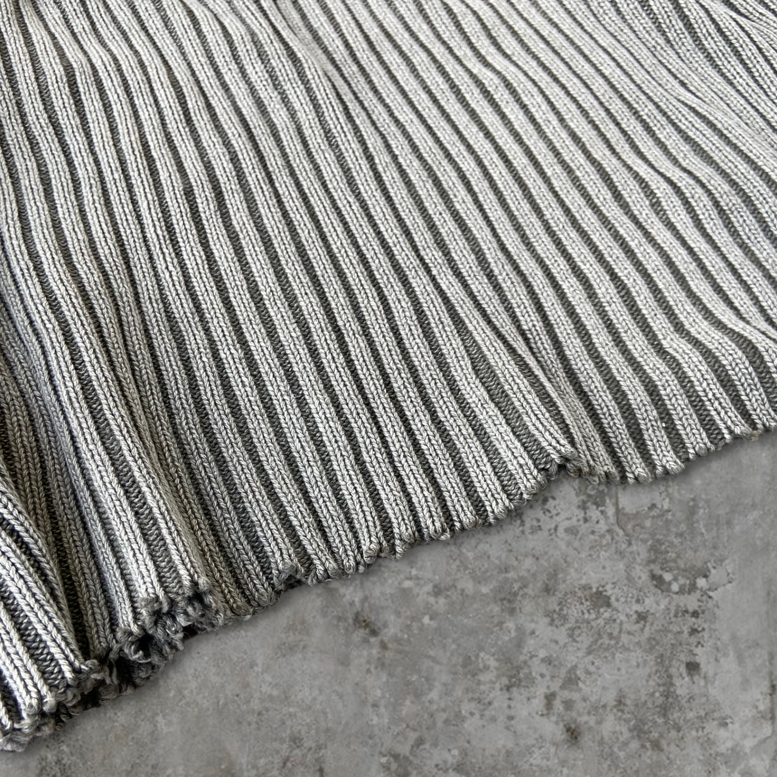 DOLCE AND GABBANA D&G DISTRESSED RIBBED KNIT SWEATSHIRT - M