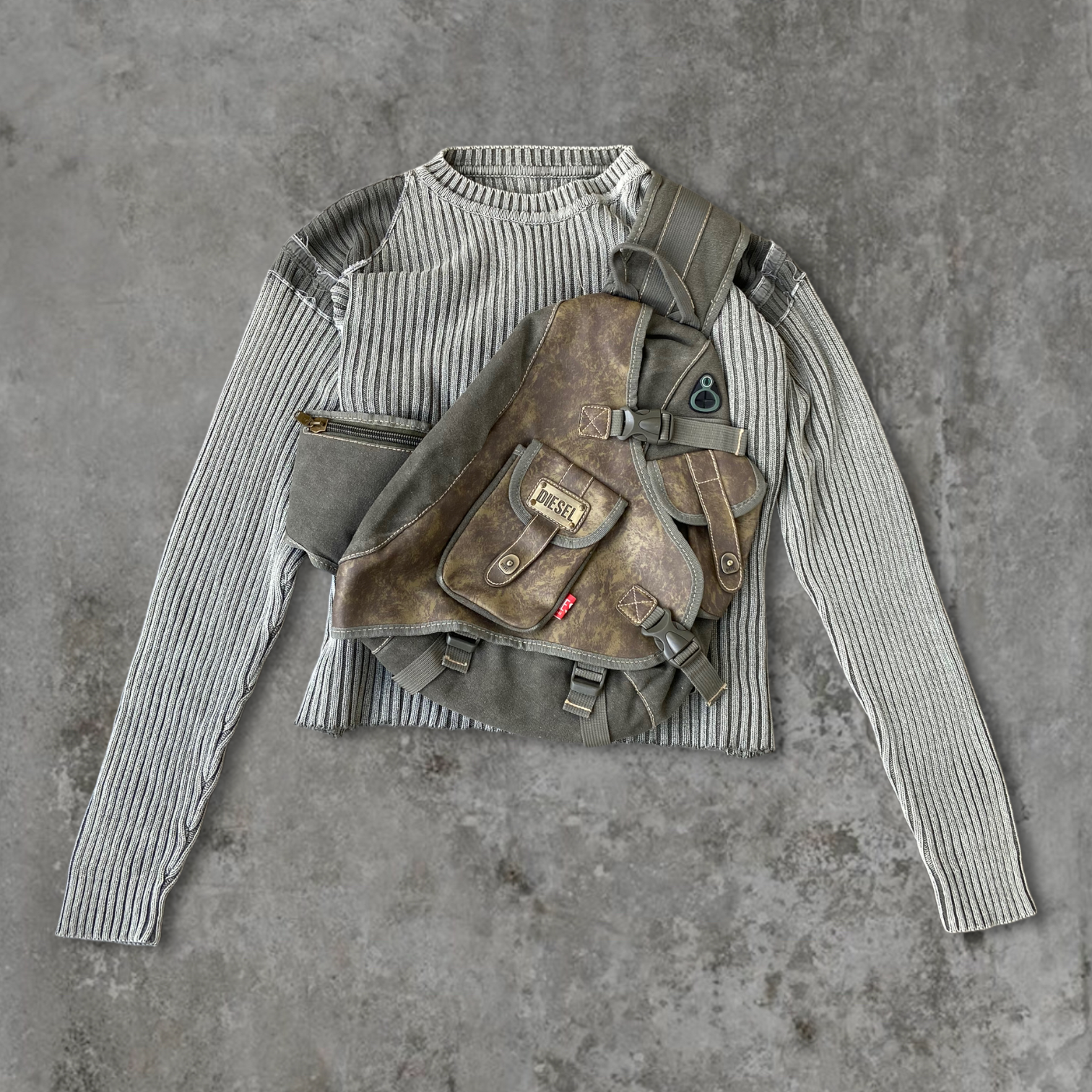 DOLCE AND GABBANA D&G DISTRESSED RIBBED KNIT SWEATSHIRT - M