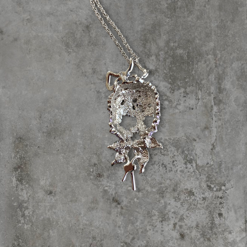 VIVIENNE WESTWOOD FLOWER SKULL NECKLACE