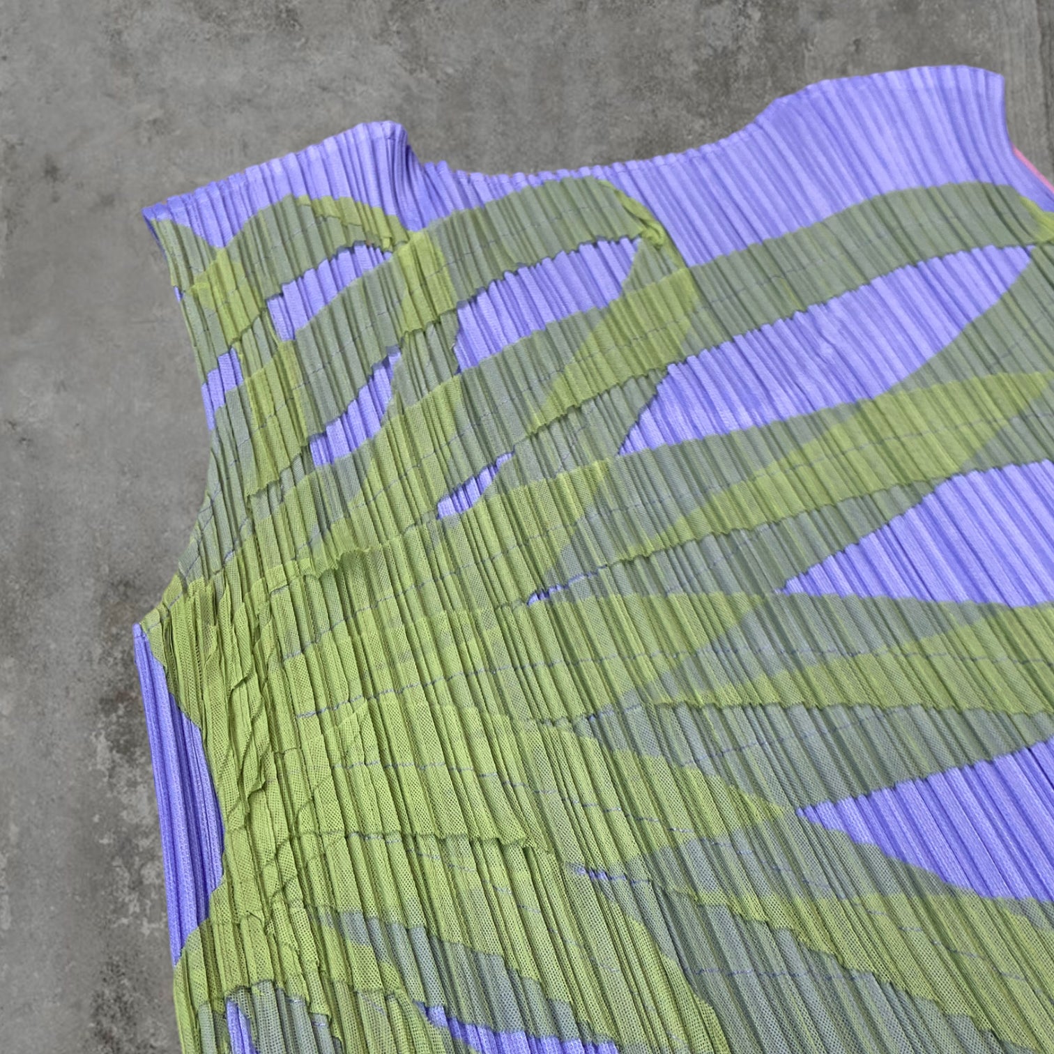 ISSEY MIYAKE 'FLOWERS' PLEATED VEST TOP - XL