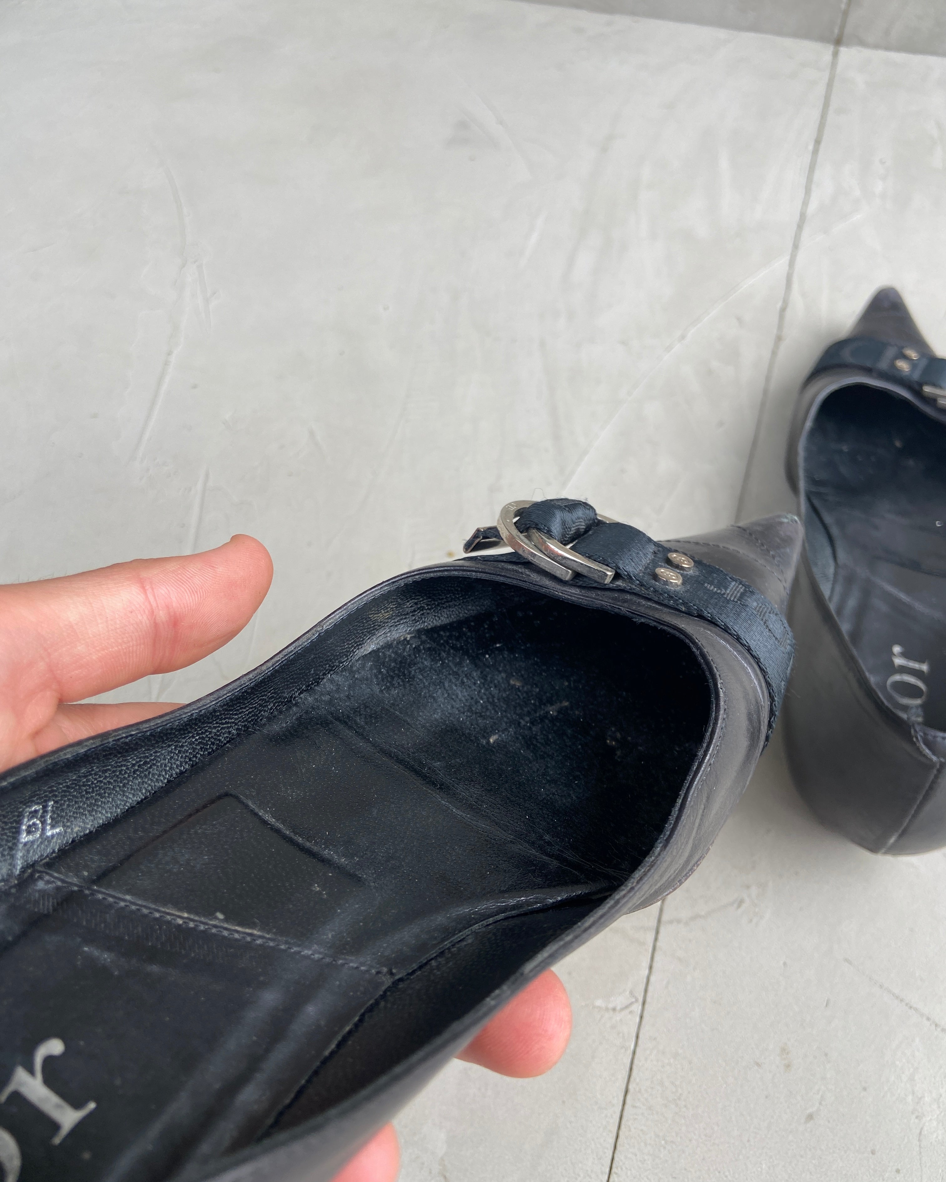 CHRISTIAN DIOR 'D' LEATHER FLATS - EU 38 / UK 5