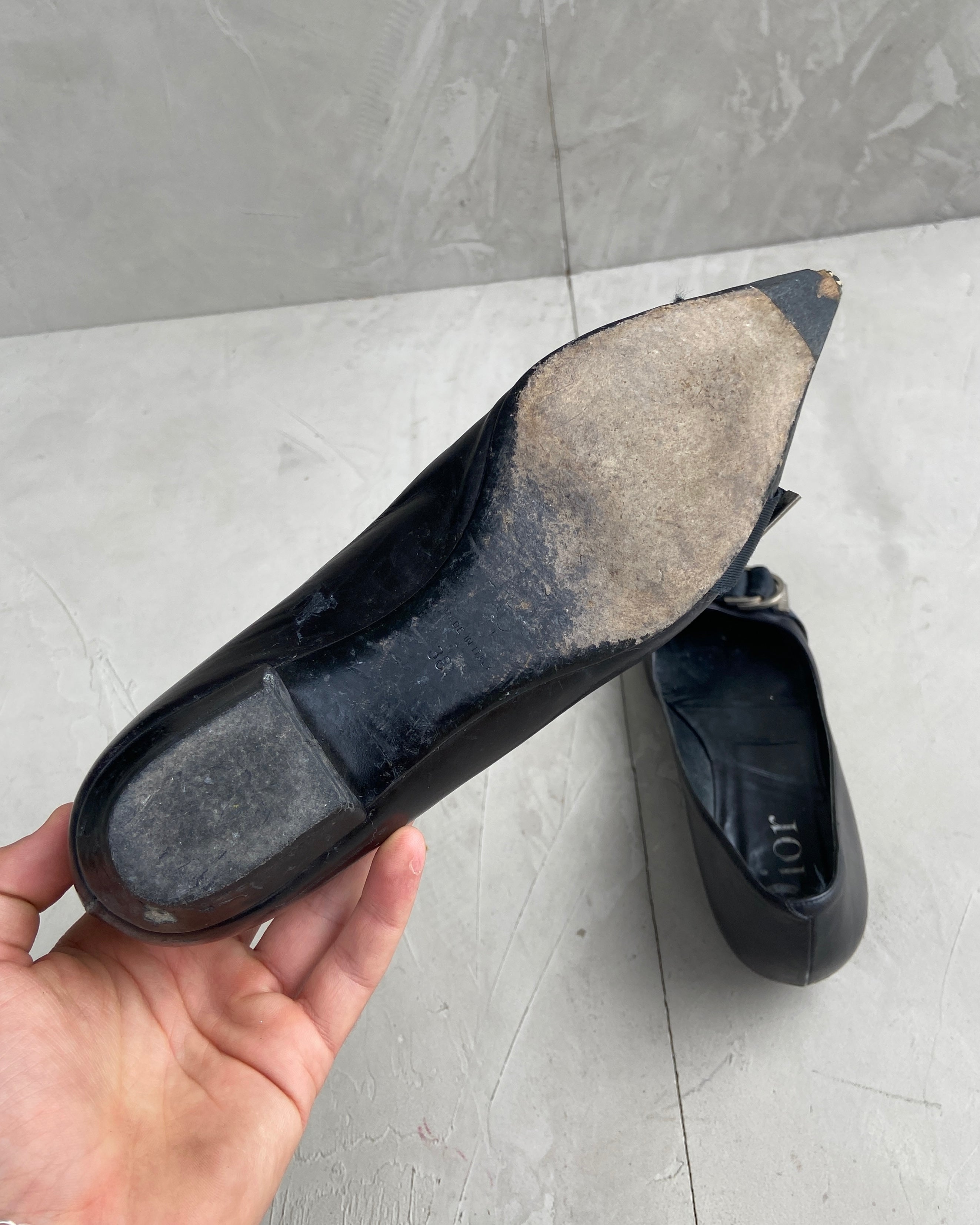 CHRISTIAN DIOR 'D' LEATHER FLATS - EU 38 / UK 5