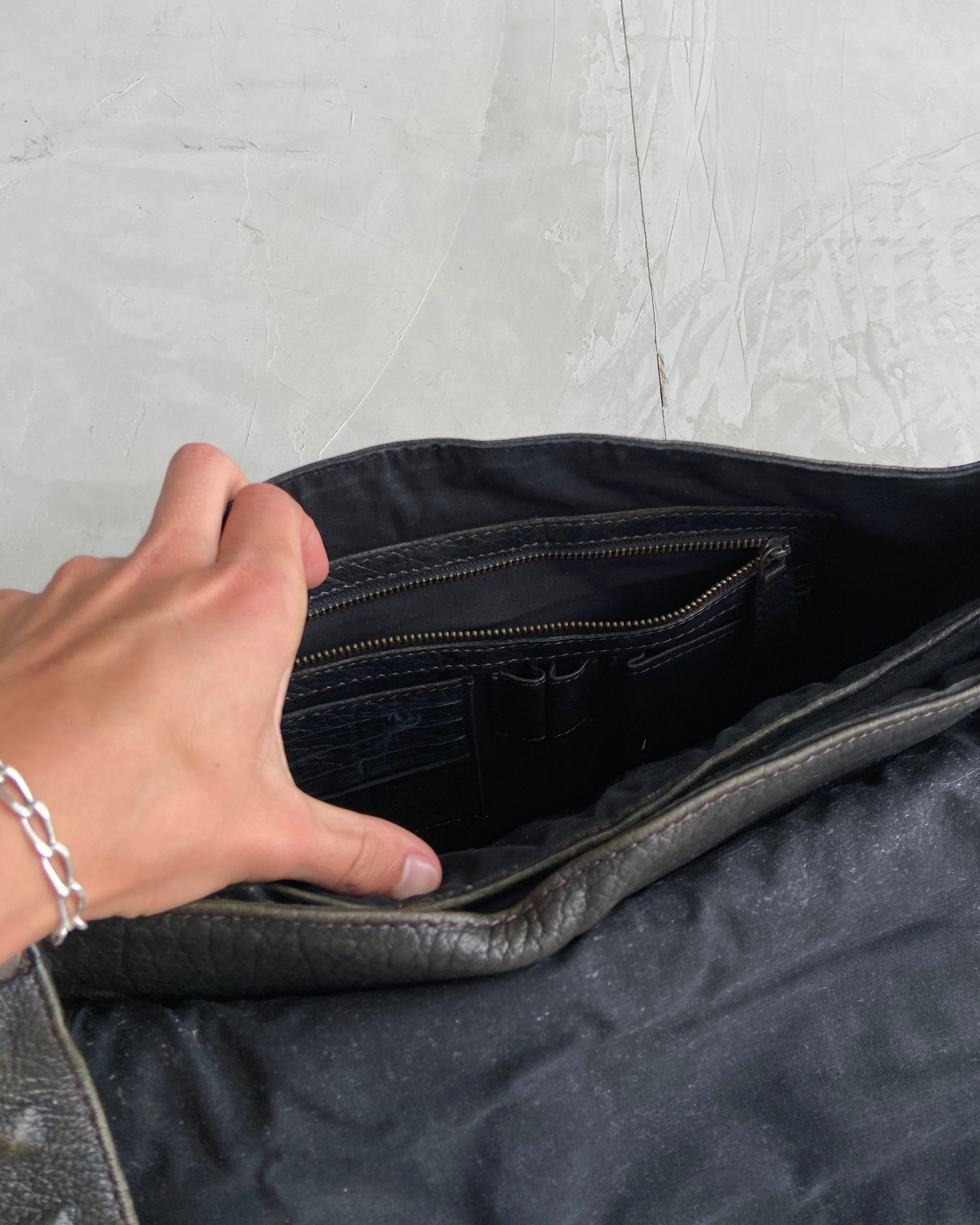 DIESEL 90'S BLACK LEATHER CROSS BODY BAG