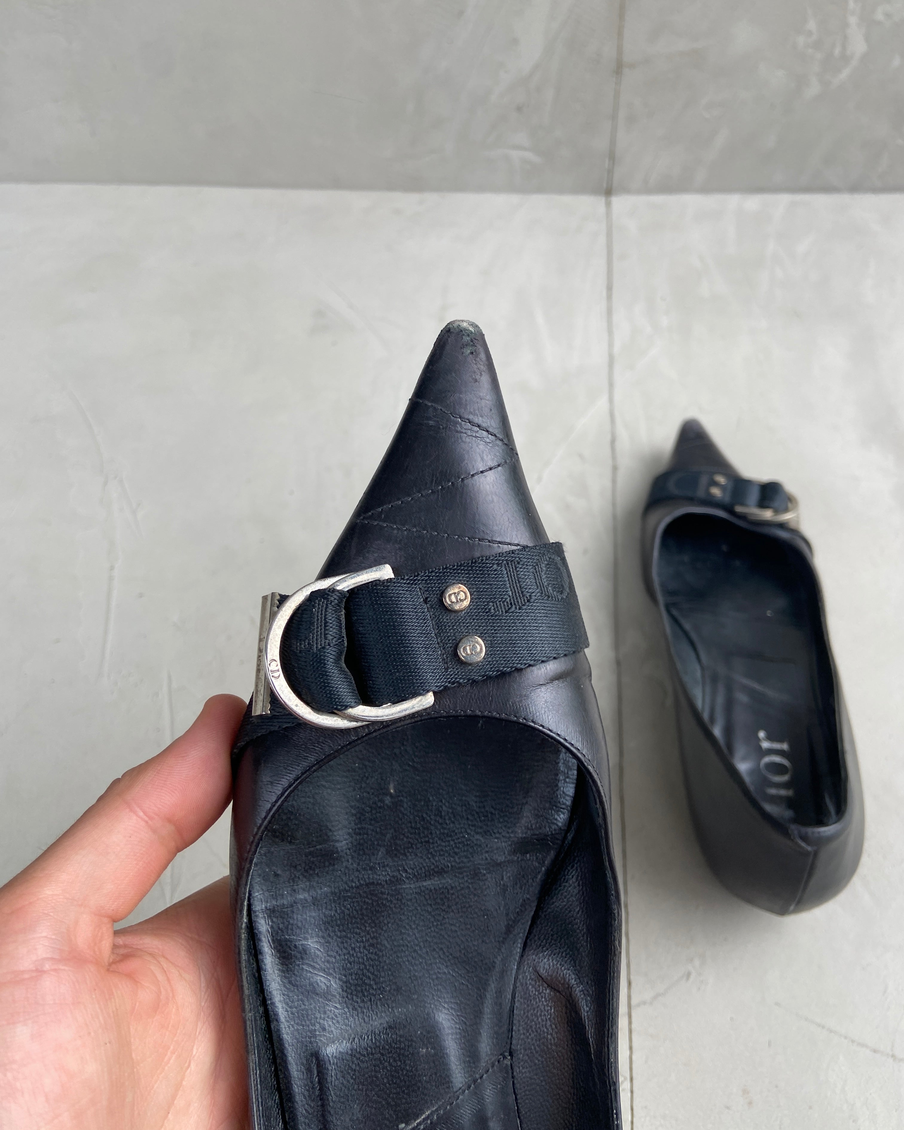 CHRISTIAN DIOR 'D' LEATHER FLATS - EU 38 / UK 5